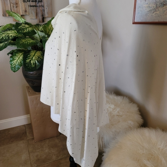 🤍Sweet Sparkly Wrap🤍 - Picture 3 of 9